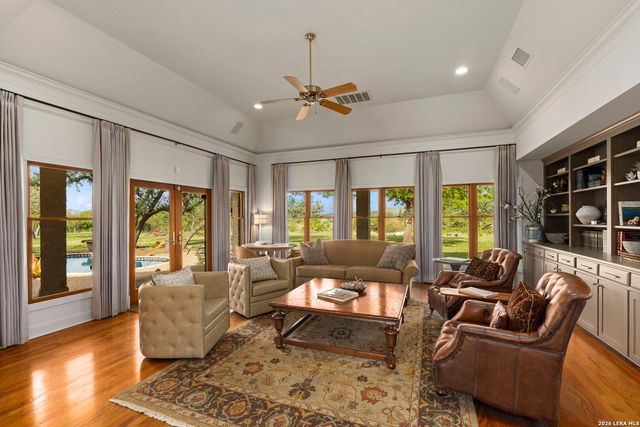 608 N CREEK RD, Comfort, TX 78013