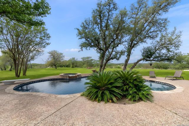 608 N CREEK RD, Comfort, TX 78013