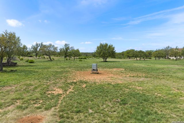 608 N CREEK RD, Comfort, TX 78013