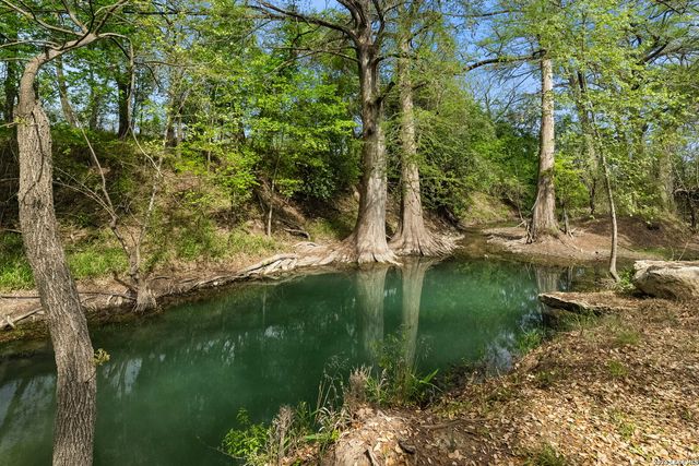 608 N CREEK RD, Comfort, TX 78013