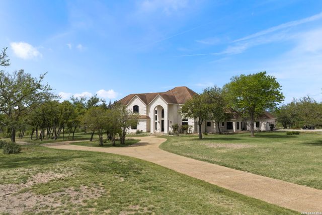 608 N CREEK RD, Comfort, TX 78013