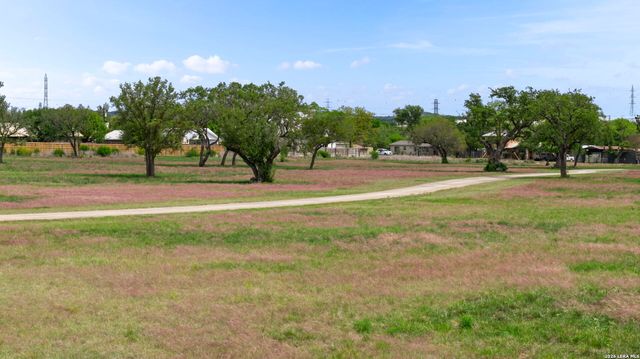 608 N CREEK RD, Comfort, TX 78013