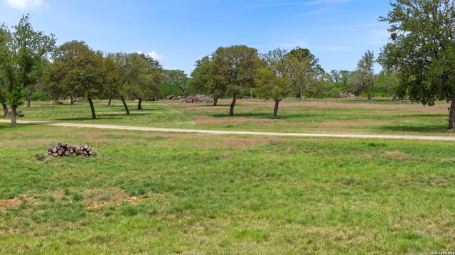 608 N CREEK RD, Comfort, TX 78013