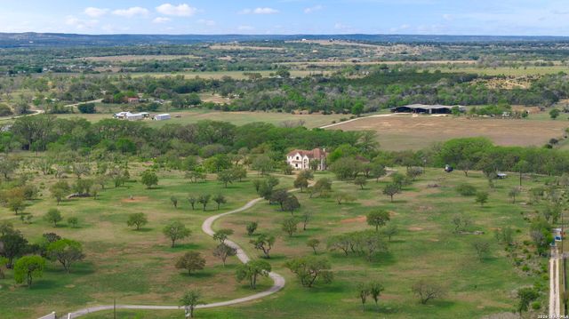 608 N CREEK RD, Comfort, TX 78013