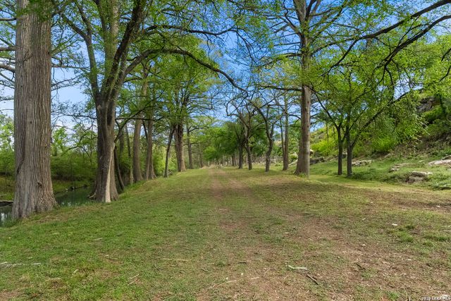 608 N CREEK RD, Comfort, TX 78013