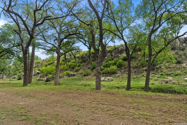 608 N CREEK RD, Comfort, TX 78013