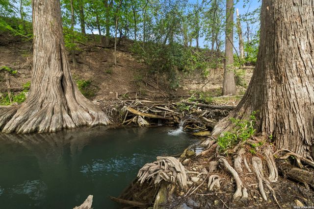 608 N CREEK RD, Comfort, TX 78013