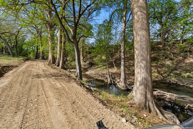 608 N CREEK RD, Comfort, TX 78013