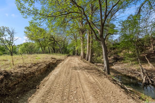 608 N CREEK RD, Comfort, TX 78013