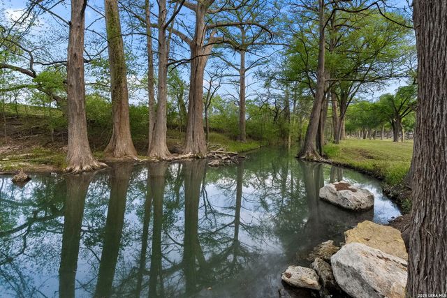608 N CREEK RD, Comfort, TX 78013