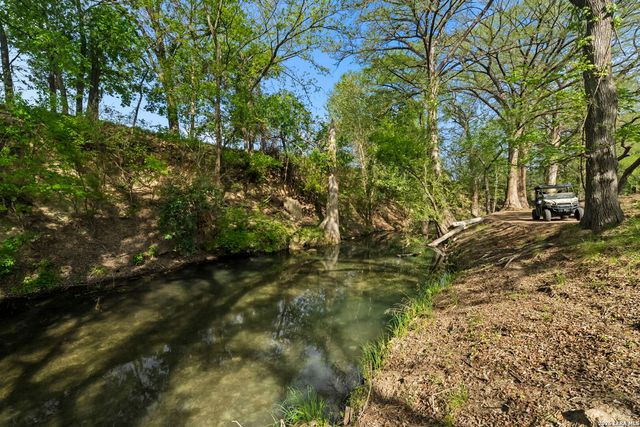 608 N CREEK RD, Comfort, TX 78013