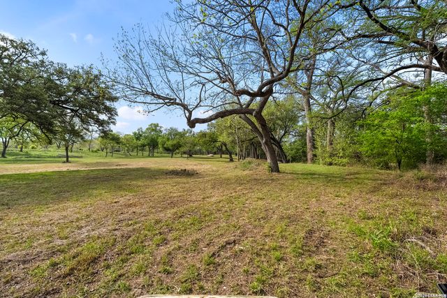 608 N CREEK RD, Comfort, TX 78013
