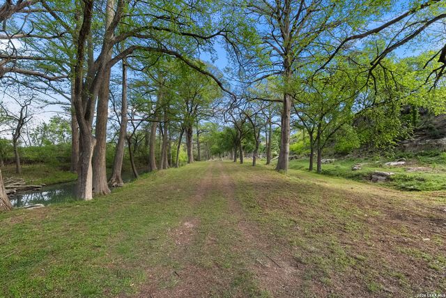608 N CREEK RD, Comfort, TX 78013