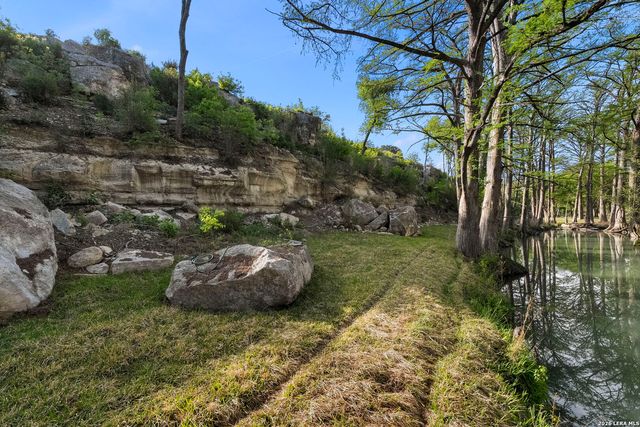 608 N CREEK RD, Comfort, TX 78013