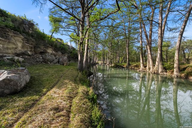 608 N CREEK RD, Comfort, TX 78013