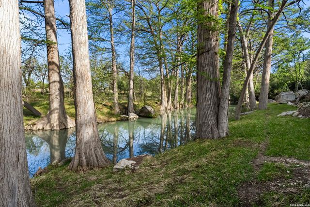 608 N CREEK RD, Comfort, TX 78013