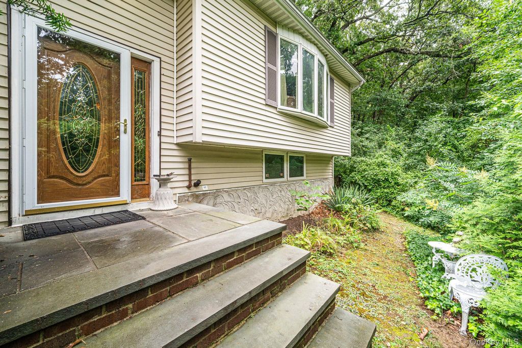 107 W Farm Drive, Melville, NY 11747 — photo 4