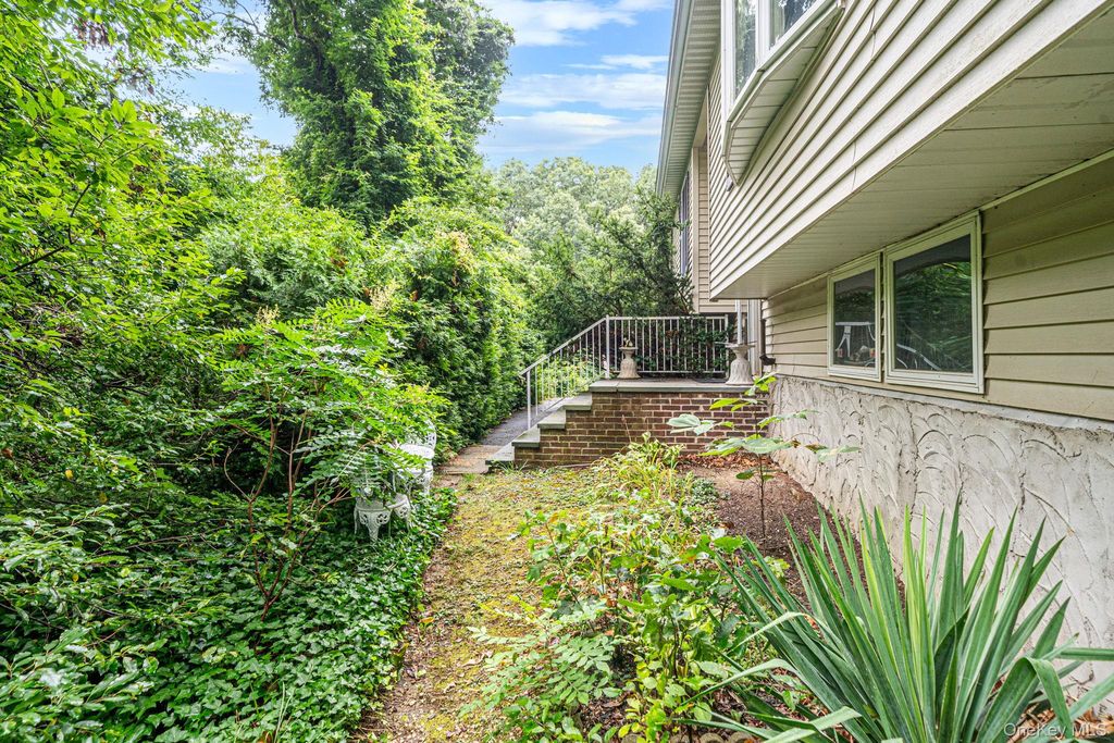 107 W Farm Drive, Melville, NY 11747 — photo 5