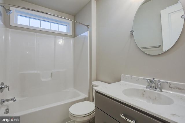 016 ROLLING MEADOW RD, Lebanon, PA 17046