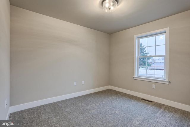 016 ROLLING MEADOW RD, Lebanon, PA 17046