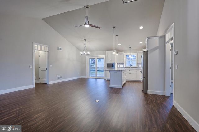 016 ROLLING MEADOW RD, Lebanon, PA 17046