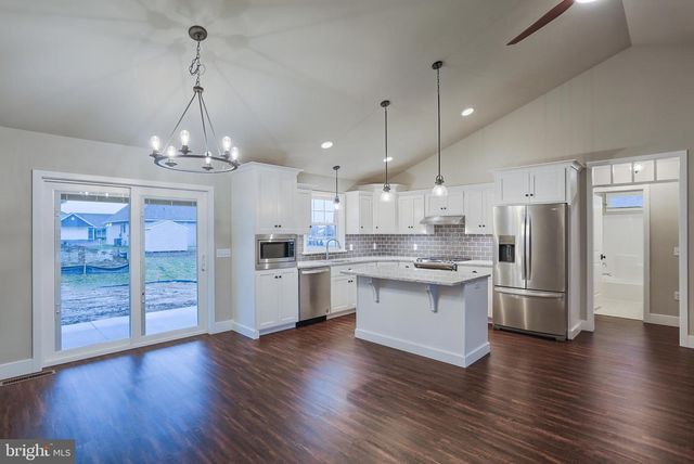 016 ROLLING MEADOW RD, Lebanon, PA 17046