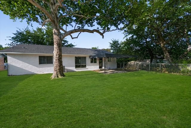 2029 Spanish Trail, Irving, TX 75060