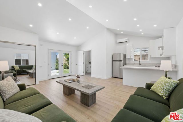 5822 Saloma Avenue, Sherman Oaks, CA 91411
