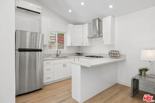 5822 Saloma Avenue, Sherman Oaks, CA 91411