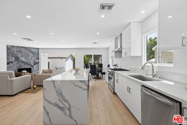 5822 Saloma Avenue, Sherman Oaks, CA 91411