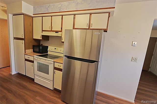 2131 Vine Way Drive 97, Canton, MI 48188