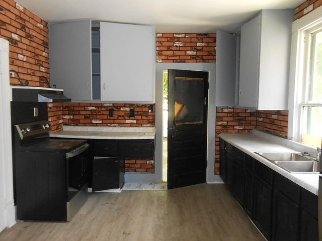 2434 thompson Avenue, Fort Wayne, IN 46807