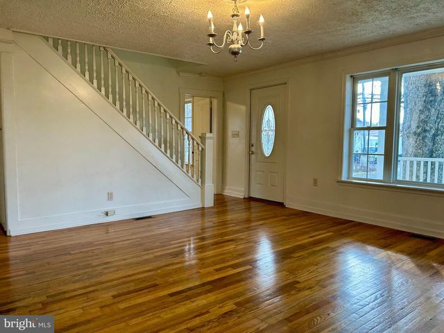 2266 HENSHAW RD, Inwood, WV 25428