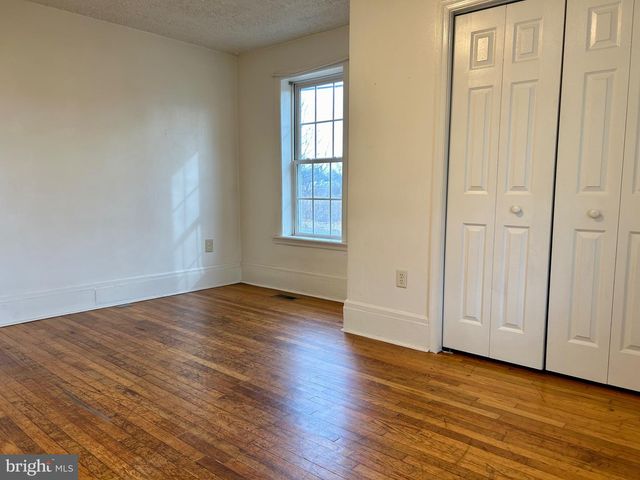 2266 HENSHAW RD, Inwood, WV 25428