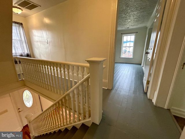 2266 HENSHAW RD, Inwood, WV 25428