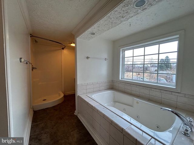 2266 HENSHAW RD, Inwood, WV 25428