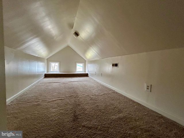 2266 HENSHAW RD, Inwood, WV 25428