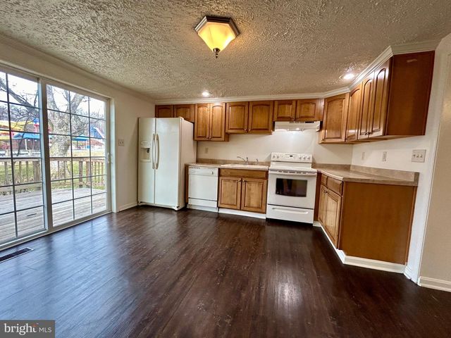 2266 HENSHAW RD, Inwood, WV 25428