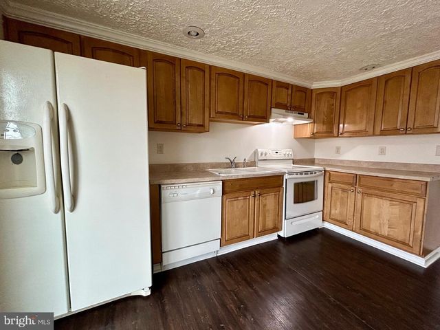 2266 HENSHAW RD, Inwood, WV 25428