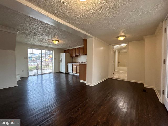 2266 HENSHAW RD, Inwood, WV 25428