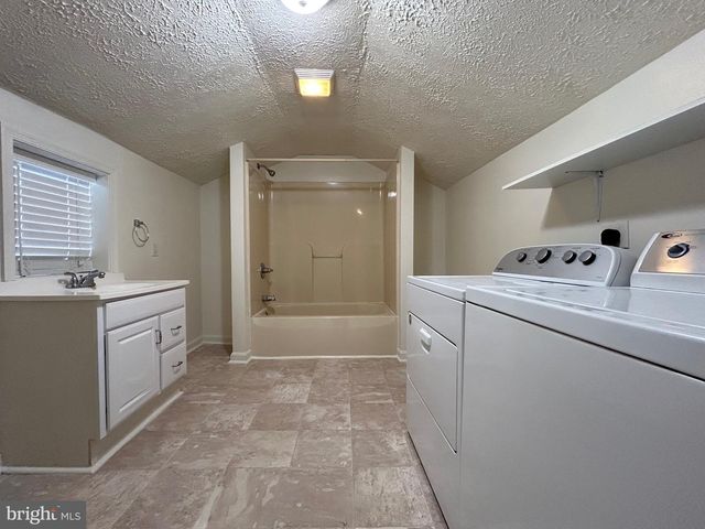 2266 HENSHAW RD, Inwood, WV 25428