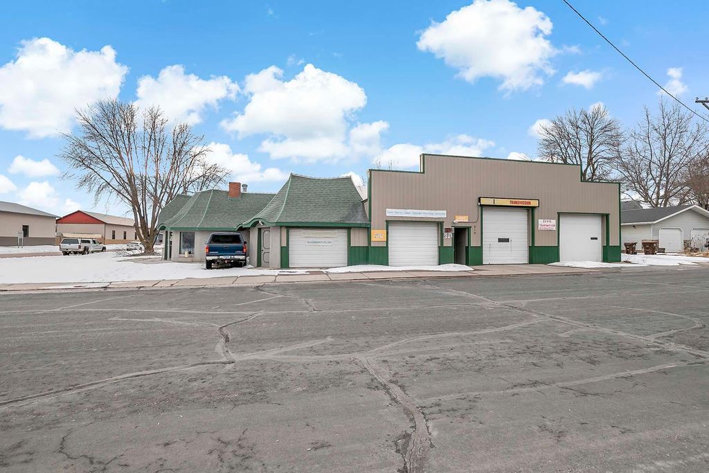 210 Railroad Street W, Norwood Young America, MN 55368 — exterior