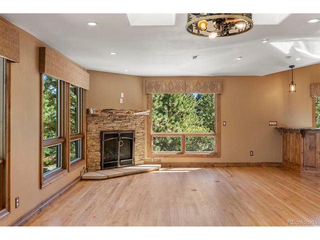 40 Upland Rd, Colorado Springs, CO 80906