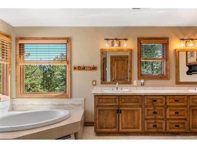 40 Upland Rd, Colorado Springs, CO 80906