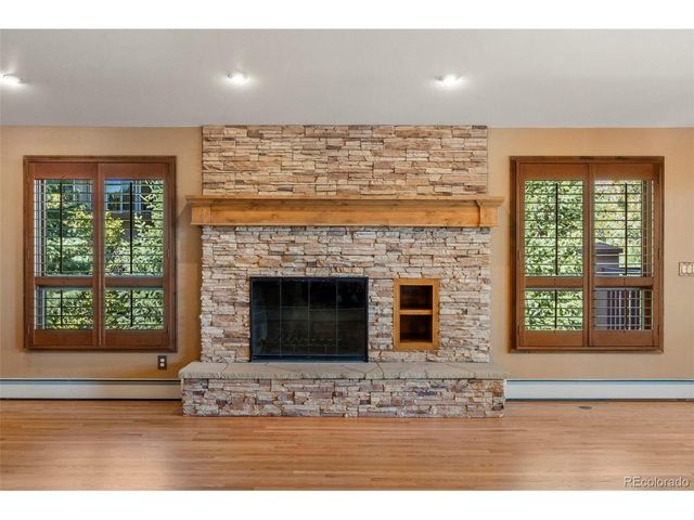 40 Upland Rd, Colorado Springs, CO 80906