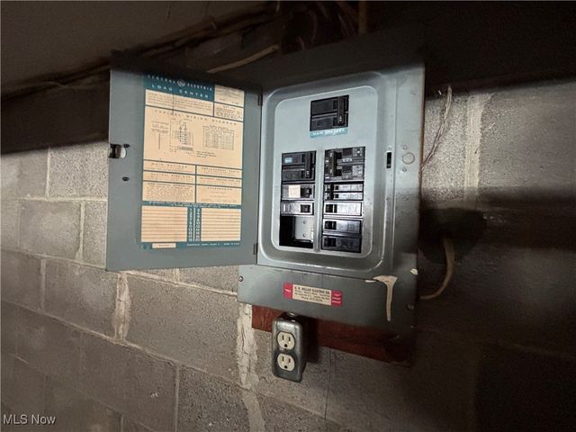 2441 45th Street NW, Canton, OH 44709