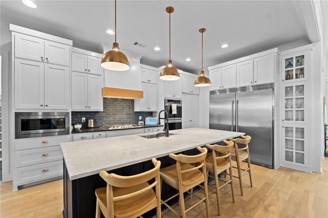 8001 W Bancroft Street, Rogers, AR 72758