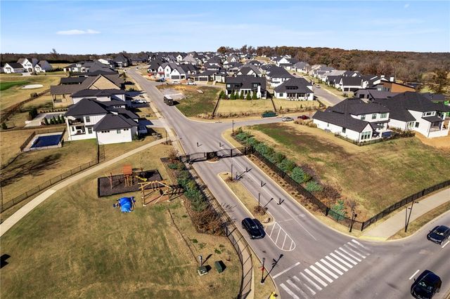 8001 W Bancroft Street, Rogers, AR 72758