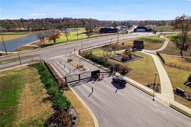 8001 W Bancroft Street, Rogers, AR 72758