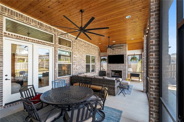 8001 W Bancroft Street, Rogers, AR 72758